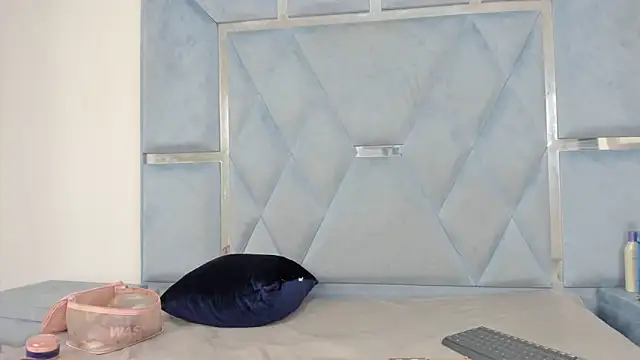 Snapshot of daizasm chatting on 12/17/25, 12:43 daizasm online show from 12/17/25, 12:43