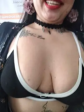 Snapshot of AMATISTA__16 chatting on 11/01/25, 12:32 AMATISTA 16 online show from 11/01/25, 12:32