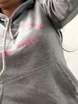 Snapshot of AMATISTA__16 chatting on 12/17/25, 12:10 AMATISTA 16 online show from 12/17/25, 12:10