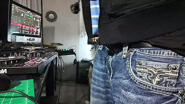 Snapshot of Triggerhappycj100 chatting on 04/28/26, 12:31 Triggerhappycj100 online show from 04/28/26, 12:31