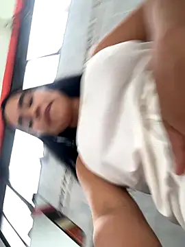 laure torres online show from 11/04/25, 07:06