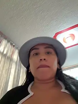laure torres online show from 05/13/26, 02:46