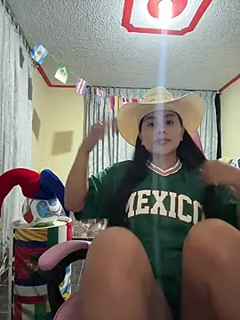 Snapshot of laure_torres chatting on 06/25/26, 01:03 laure torres online show from 06/25/26, 01:03