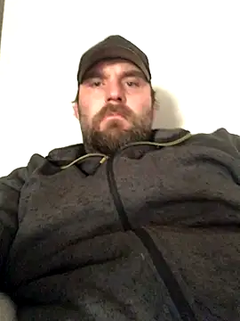 Snapshot of Bamse28 chatting on 10/17/25, 01:24 Bamse28 online show from 10/17/25, 01:24