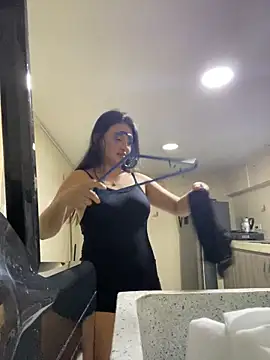 Snapshot of Valleriie_ chatting on 09/21/25, 09:20 Valleriie online show from 09/21/25, 09:20