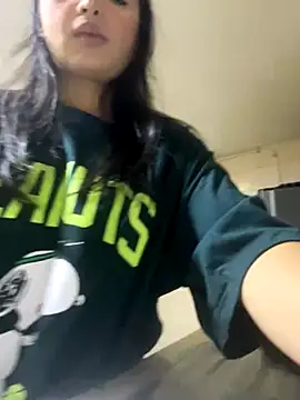 Snapshot of Valleriie_ chatting on 09/26/25, 01:29 Valleriie online show from 09/26/25, 01:29