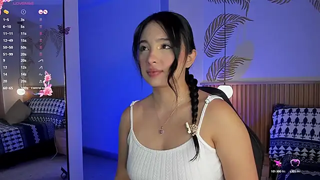 Snapshot of Valleriie_ chatting on 10/02/25, 03:15 Valleriie online show from 10/02/25, 03:15