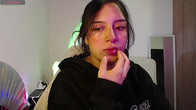 Snapshot of immisssilver chatting on 10/04/25, 12:56 immisssilver online show from 10/04/25, 12:56