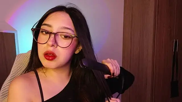 Snapshot of immisssilver chatting on 09/09/25, 02:54 immisssilver online show from 09/09/25, 02:54