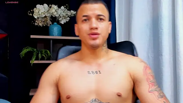 Snapshot of rocoo_santos chatting on 09/24/25, 06:42 rocoo santos online show from 09/24/25, 06:42