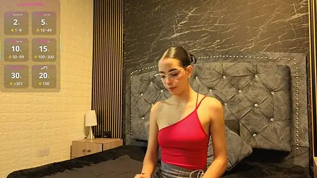 Snapshot of violett__golden chatting on 09/25/25, 02:12 violett golden online show from 09/25/25, 02:12