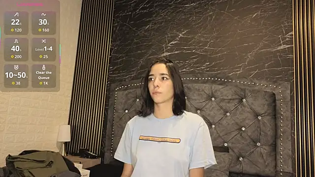 Snapshot of violett__golden chatting on 09/10/25, 05:39 violett golden online show from 09/10/25, 05:39