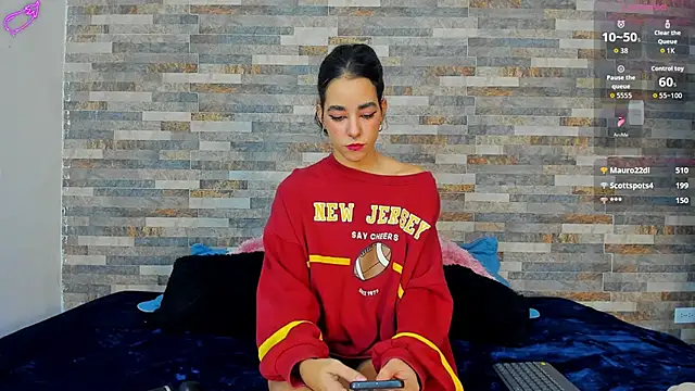 Snapshot of violett__golden chatting on 10/07/25, 02:12 violett golden online show from 10/07/25, 02:12