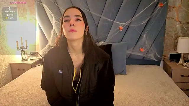 Snapshot of violett__golden chatting on 10/14/25, 11:22 violett golden online show from 10/14/25, 11:22
