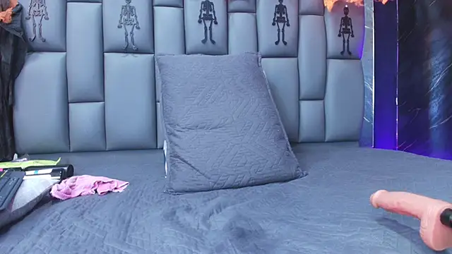 Roxana gomez online show from 10/28/25, 03:18