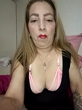 Estefania Arce online show from 10/25/25, 11:05