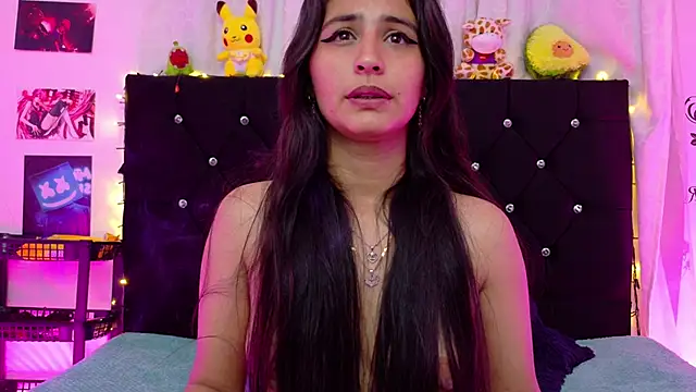 Snapshot of queen_smiley chatting on 10/10/25, 04:13 queen smiley online show from 10/10/25, 04:13