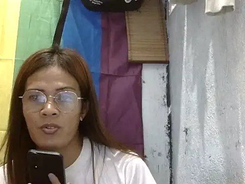 Snapshot of juicycum069 chatting on 06/04/26, 04:28 juicycum069 online show from 06/04/26, 04:28
