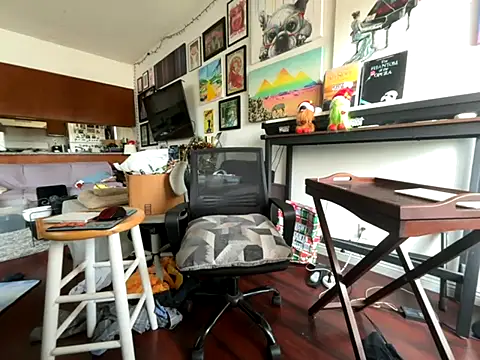 Pupscritch online show from 11/11/25, 08:58