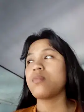 Snapshot of Anny-ly chatting on 12/14/25, 05:35 Anny-ly online show from 12/14/25, 05:35