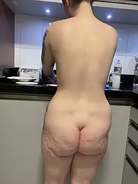 yumi-hot online show from 06/07/26, 12:49