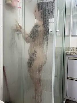 yumi-hot online show from 04/15/26, 04:44