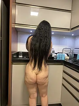 yumi-hot online show from 07/17/26, 09:01