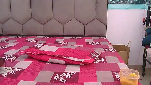 Diyaa Singh online show from 12/17/25, 07:35