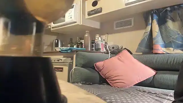 Snapshot of KrystalRoss chatting on 11/08/25, 10:19 KrystalRoss online show from 11/08/25, 10:19