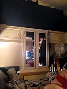 Snapshot of KrystalRoss chatting on 11/29/25, 08:20 KrystalRoss online show from 11/29/25, 08:20