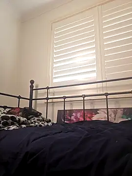 Snapshot of KrystalRoss chatting on 10/21/25, 03:17 KrystalRoss online show from 10/21/25, 03:17