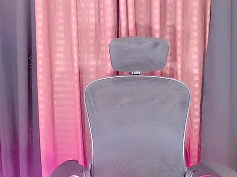 Snapshot of vikkylustfullgodess chatting on 10/20/25, 01:55 vikkylustfullgodess online show from 10/20/25, 01:55