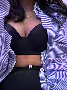 Snapshot of modelnishu chatting on 10/27/25, 12:44 modelnishu online show from 10/27/25, 12:44