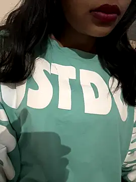 Snapshot of modelnishu chatting on 11/17/25, 01:42 modelnishu online show from 11/17/25, 01:42