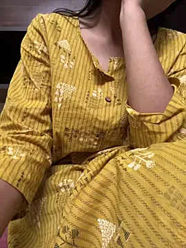 Snapshot of modelnishu chatting on 02/06/26, 02:35 modelnishu online show from 02/06/26, 02:35