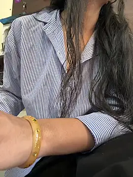 Snapshot of modelnishu chatting on 03/01/26, 05:40 modelnishu online show from 03/01/26, 05:40