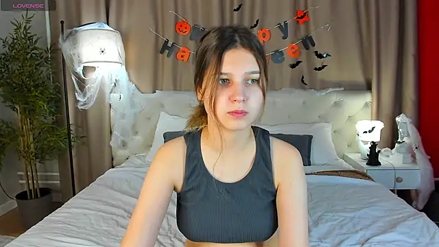 Elle Ellise online show from 10/30/25, 08:01