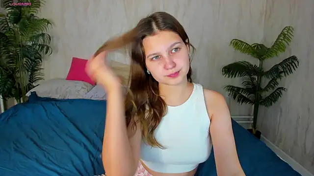 Snapshot of Elle_Ellise chatting on 09/13/25, 12:43 Elle Ellise online show from 09/13/25, 12:43