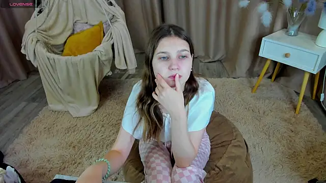 Elle Ellise online show from 10/28/25, 07:29
