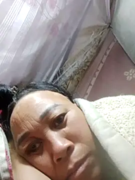 Snapshot of Mamapm20 chatting on 12/04/25, 09:58 Mamapm20 online show from 12/04/25, 09:58