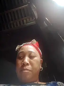 Snapshot of Mamapm20 chatting on 10/04/25, 06:15 Mamapm20 online show from 10/04/25, 06:15