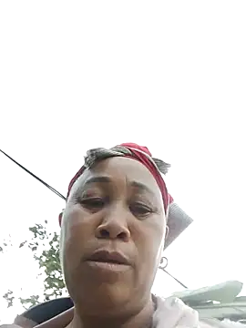 Snapshot of Mamapm20 chatting on 10/19/25, 10:29 Mamapm20 online show from 10/19/25, 10:29