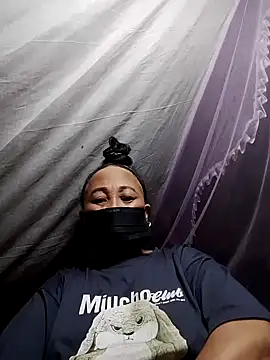 Snapshot of Mamapm20 chatting on 10/15/25, 12:46 Mamapm20 online show from 10/15/25, 12:46