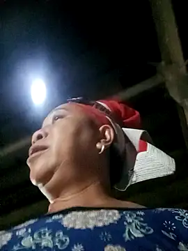 Snapshot of Mamapm20 chatting on 09/12/25, 01:33 Mamapm20 online show from 09/12/25, 01:33