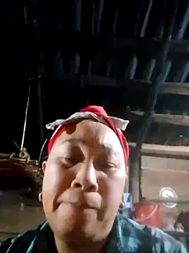 Snapshot of Mamapm20 chatting on 12/05/25, 12:04 Mamapm20 online show from 12/05/25, 12:04