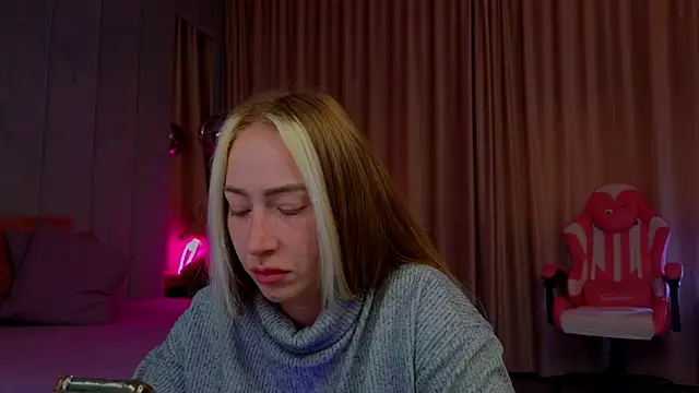 Reina Cummings online show from 10/08/25, 06:26