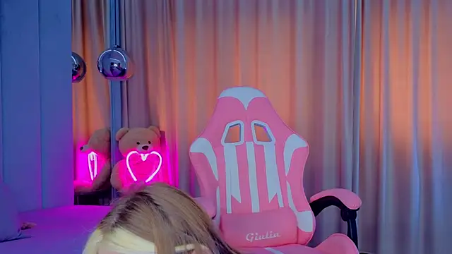 Reina Cummings online show from 11/05/25, 06:49