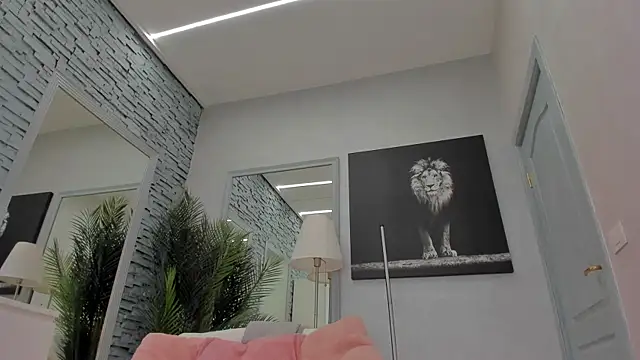 Reina Cummings online show from 07/04/26, 06:53