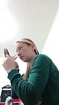 Reina Cummings online show from 12/23/25, 05:18