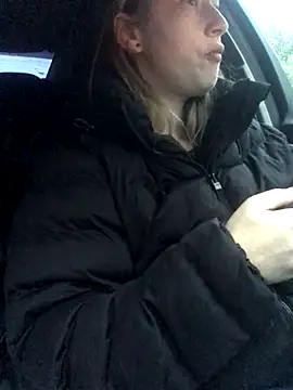 Reina Cummings online show from 09/29/25, 04:52